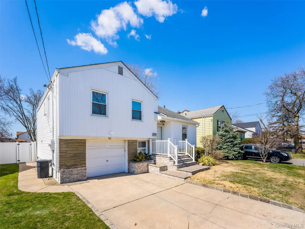 567 Oxford Road Cedarhurst NY 11516