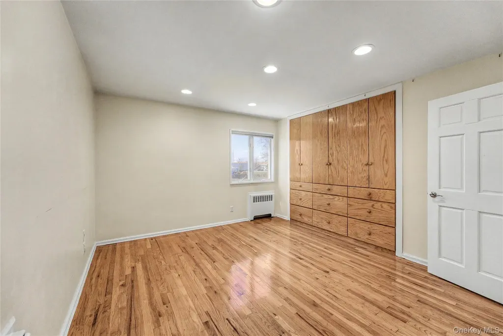 567 Oxford Road Cedarhurst NY 11516