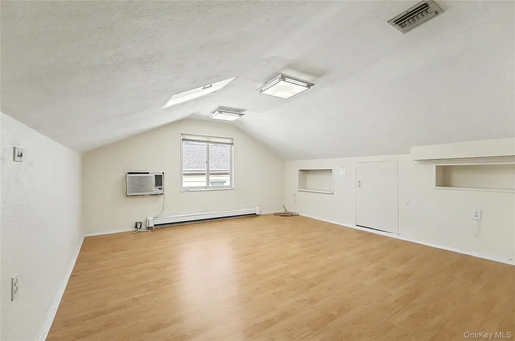 567 Oxford Road Cedarhurst NY 11516