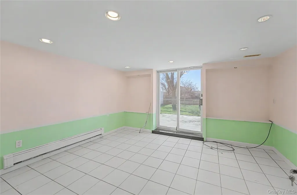 567 Oxford Road Cedarhurst NY 11516