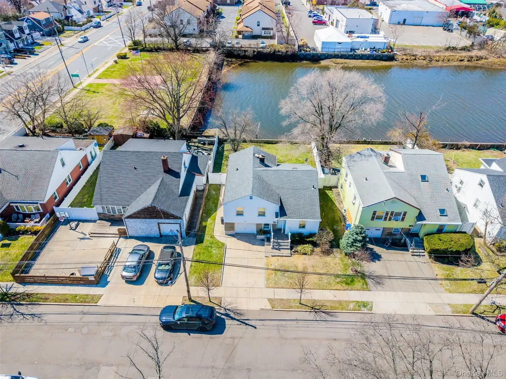 567 Oxford Road Cedarhurst NY 11516