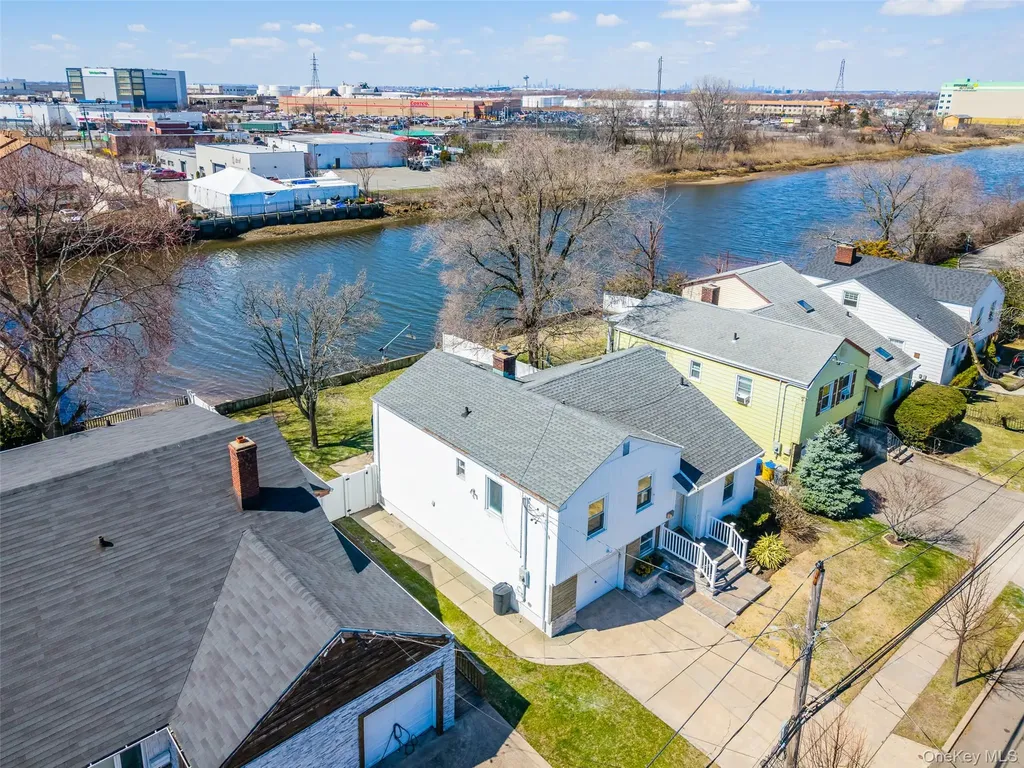 567 Oxford Road Cedarhurst NY 11516
