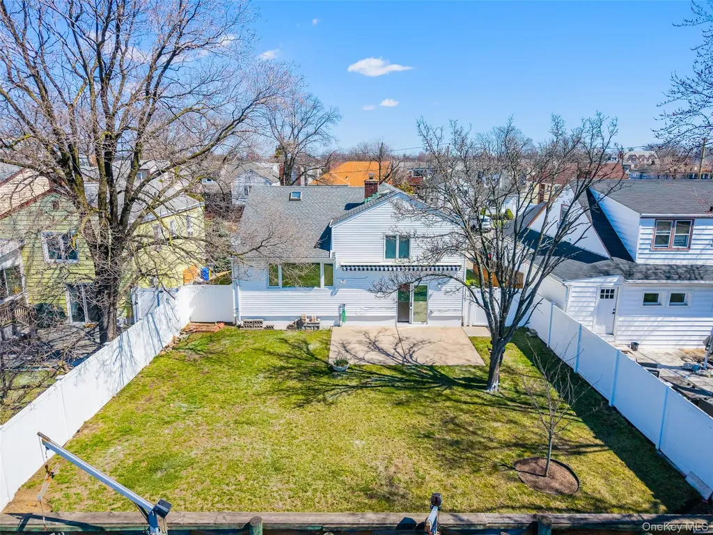 567 Oxford Road Cedarhurst NY 11516