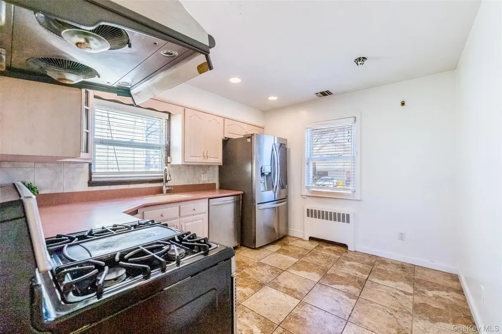 567 Oxford Road Cedarhurst NY 11516