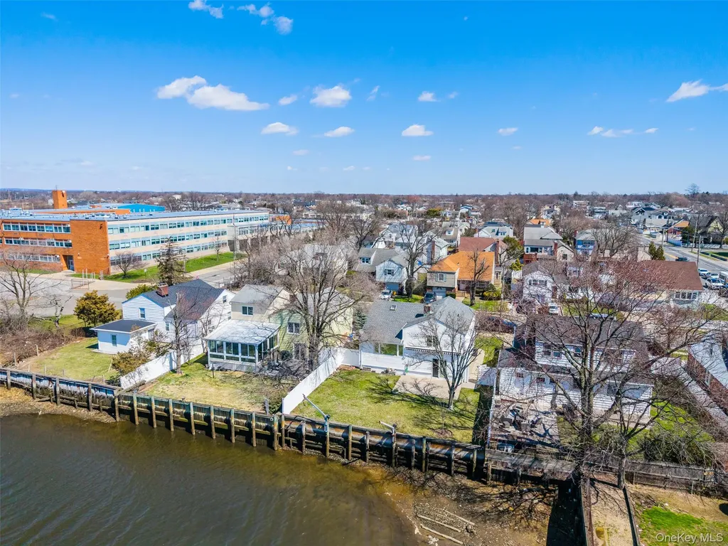 567 Oxford Road Cedarhurst NY 11516