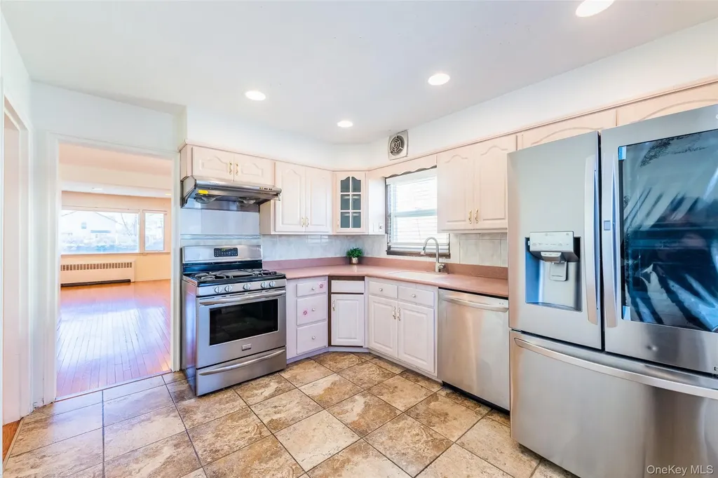567 Oxford Road Cedarhurst NY 11516