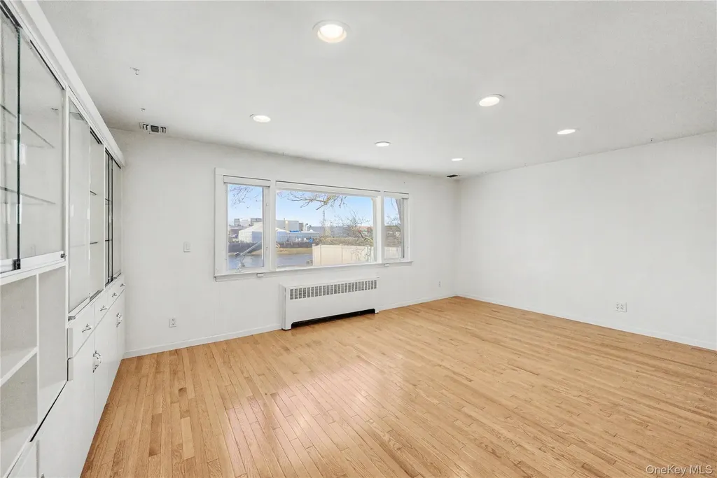 567 Oxford Road Cedarhurst NY 11516