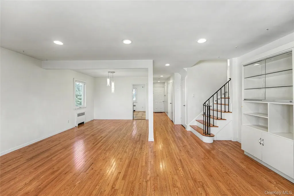 567 Oxford Road Cedarhurst NY 11516