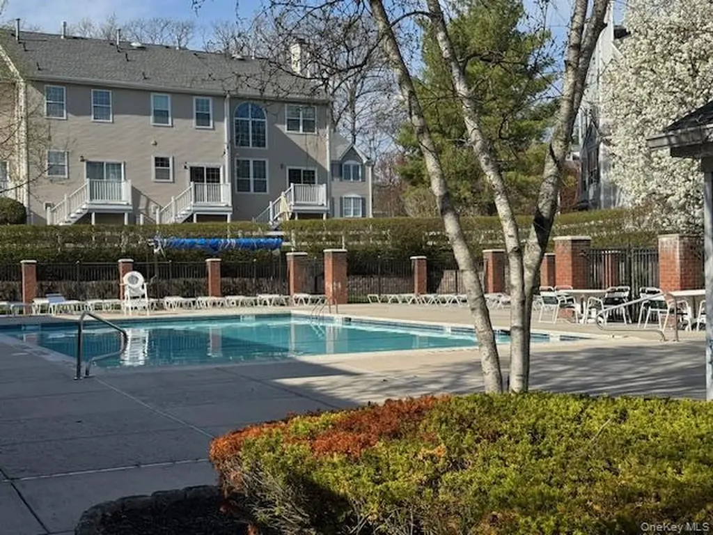 8 Cragmere Drive Nanuet NY 10954