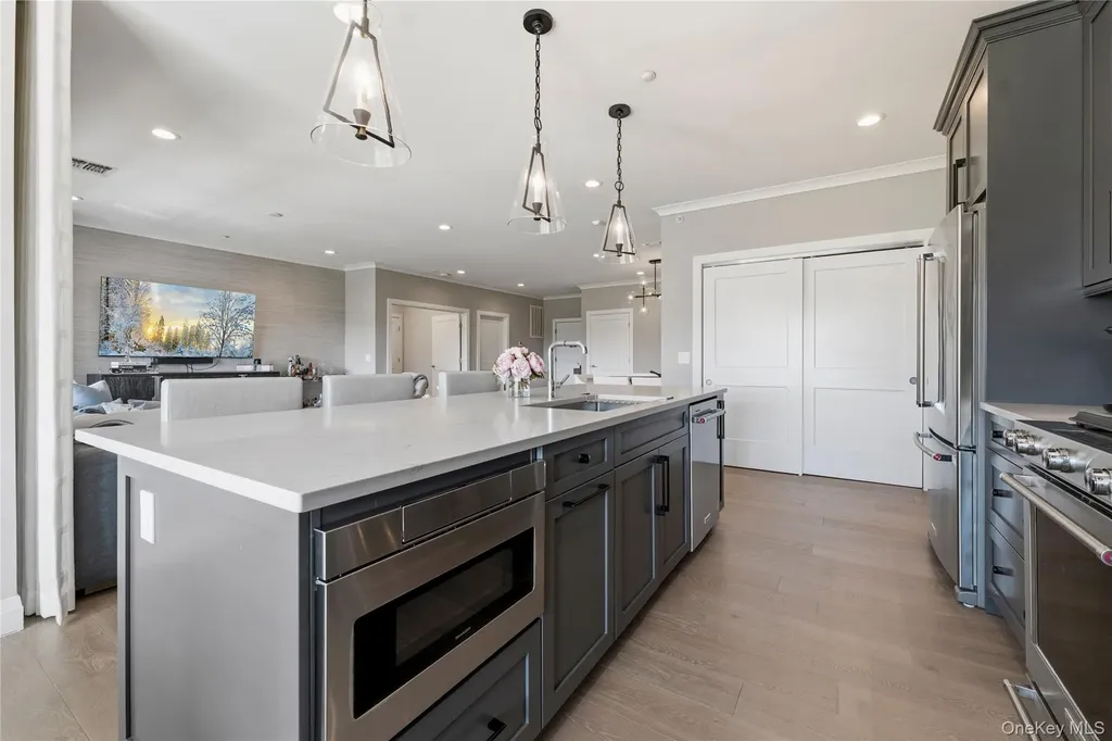 22302 Aspenwood Drive Plainview NY 11803