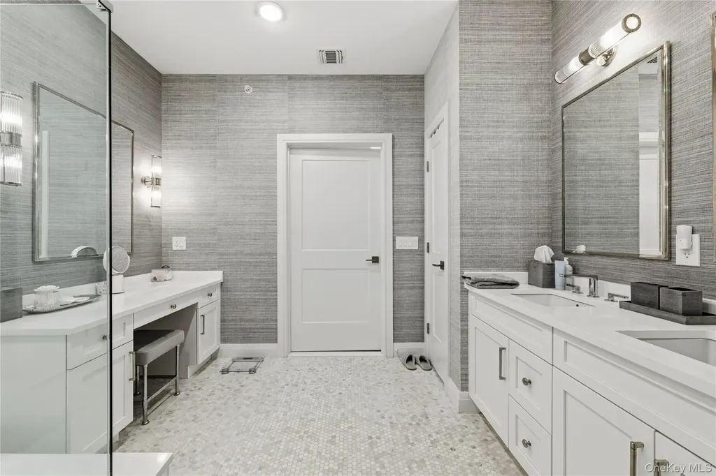 22302 Aspenwood Drive Plainview NY 11803