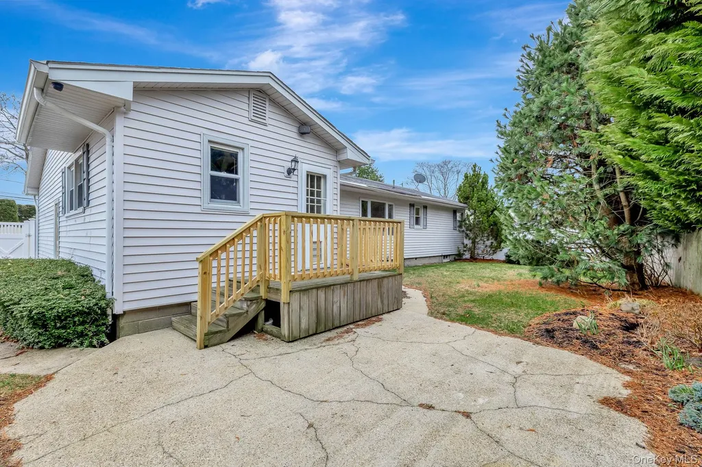 5 Richlee Street Blue Point NY 11715