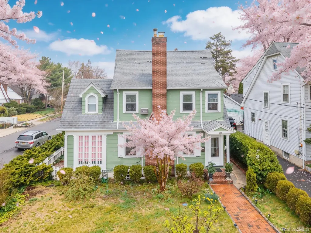 11 Baker Hill Road Great Neck NY 11023
