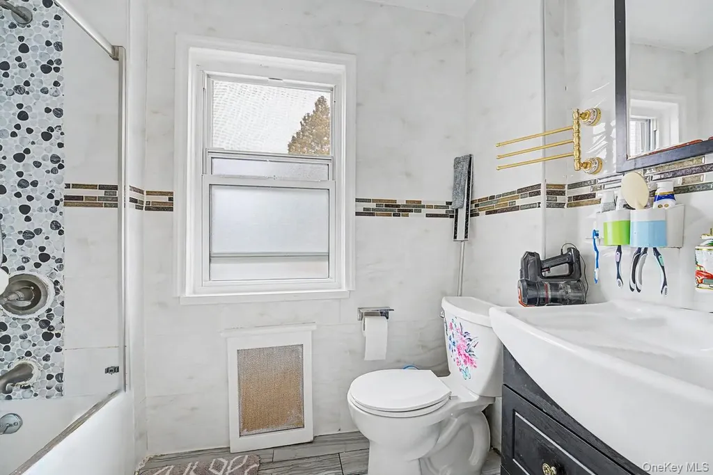 11 Baker Hill Road Great Neck NY 11023