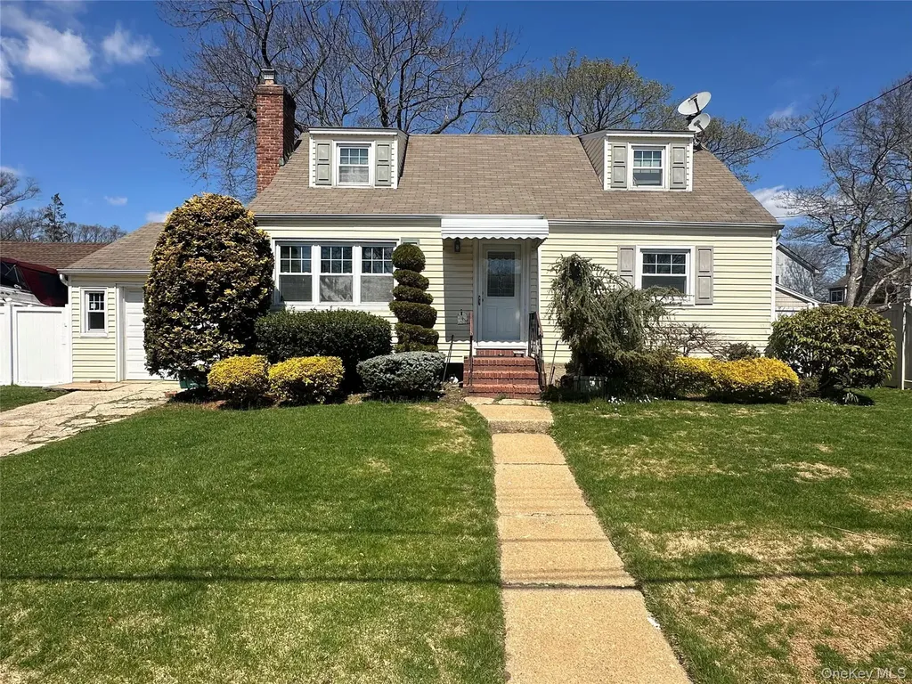 8 Garden Place Merrick NY 11566