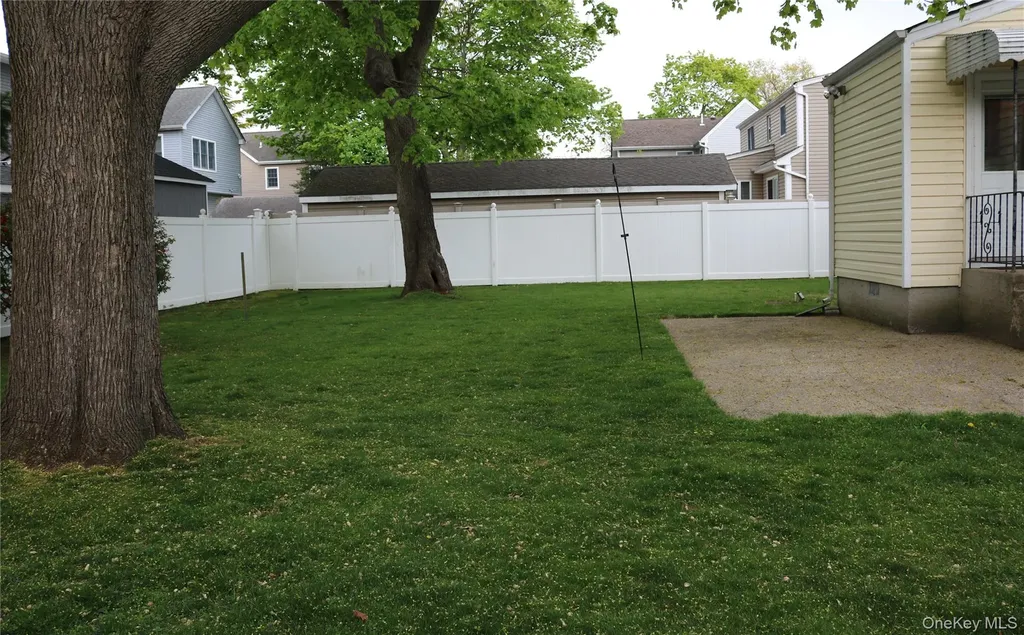 8 Garden Place Merrick NY 11566