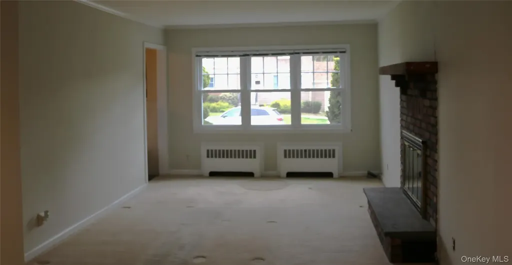 8 Garden Place Merrick NY 11566