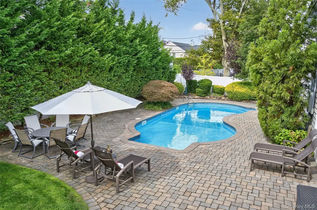 9 Saint Lawrence Place Jericho NY 11753