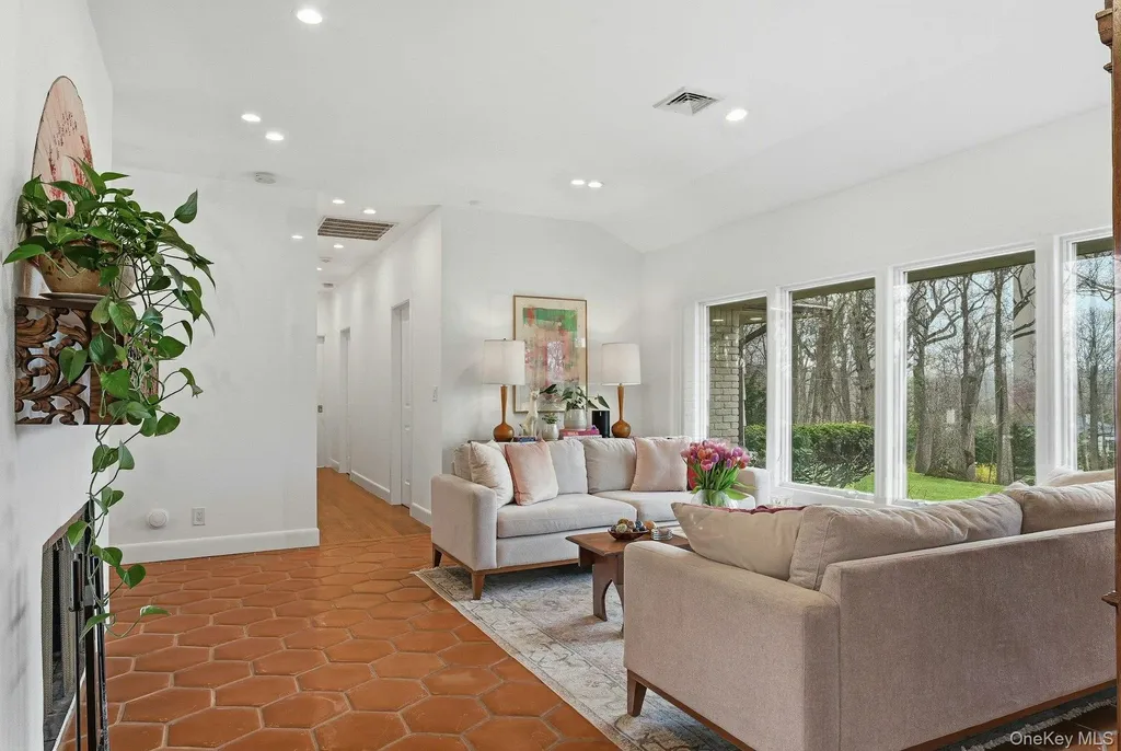 6 Greatmeadow Road Locust Valley NY 11560