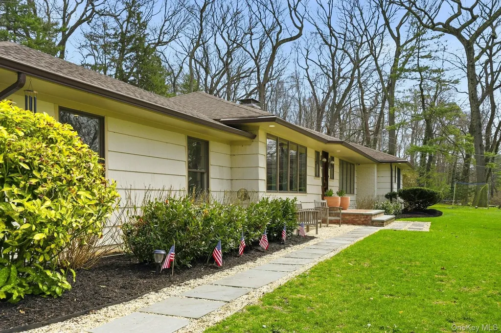 6 Greatmeadow Road Locust Valley NY 11560