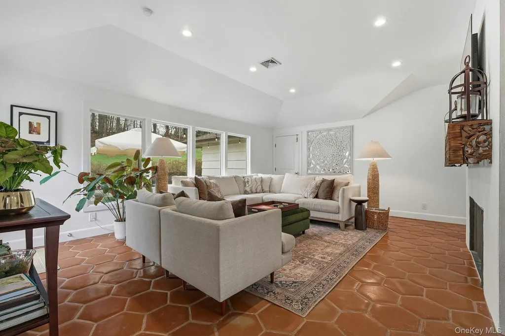 6 Greatmeadow Road Locust Valley NY 11560