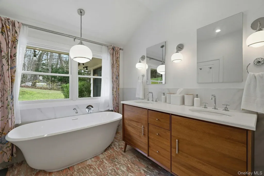 6 Greatmeadow Road Locust Valley NY 11560