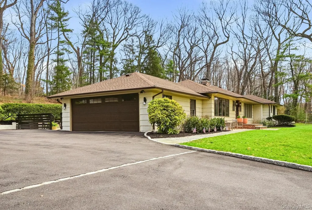 6 Greatmeadow Road Locust Valley NY 11560