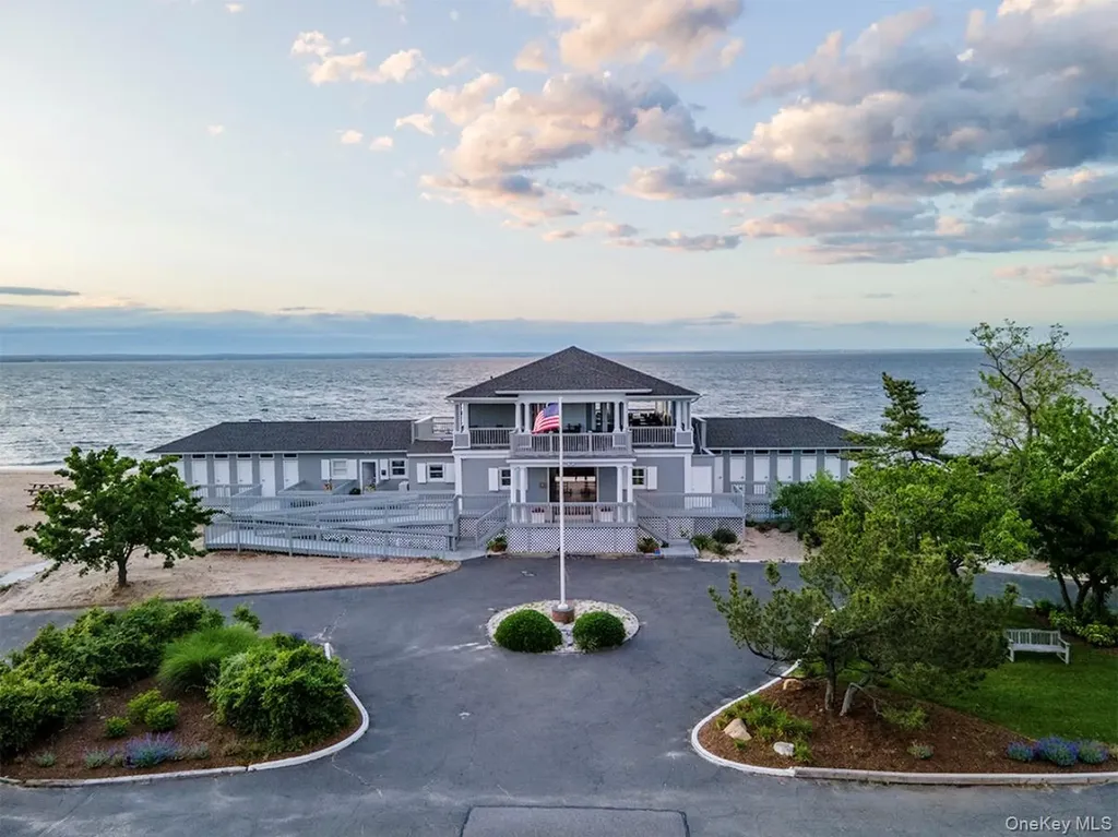 6 Greatmeadow Road Locust Valley NY 11560