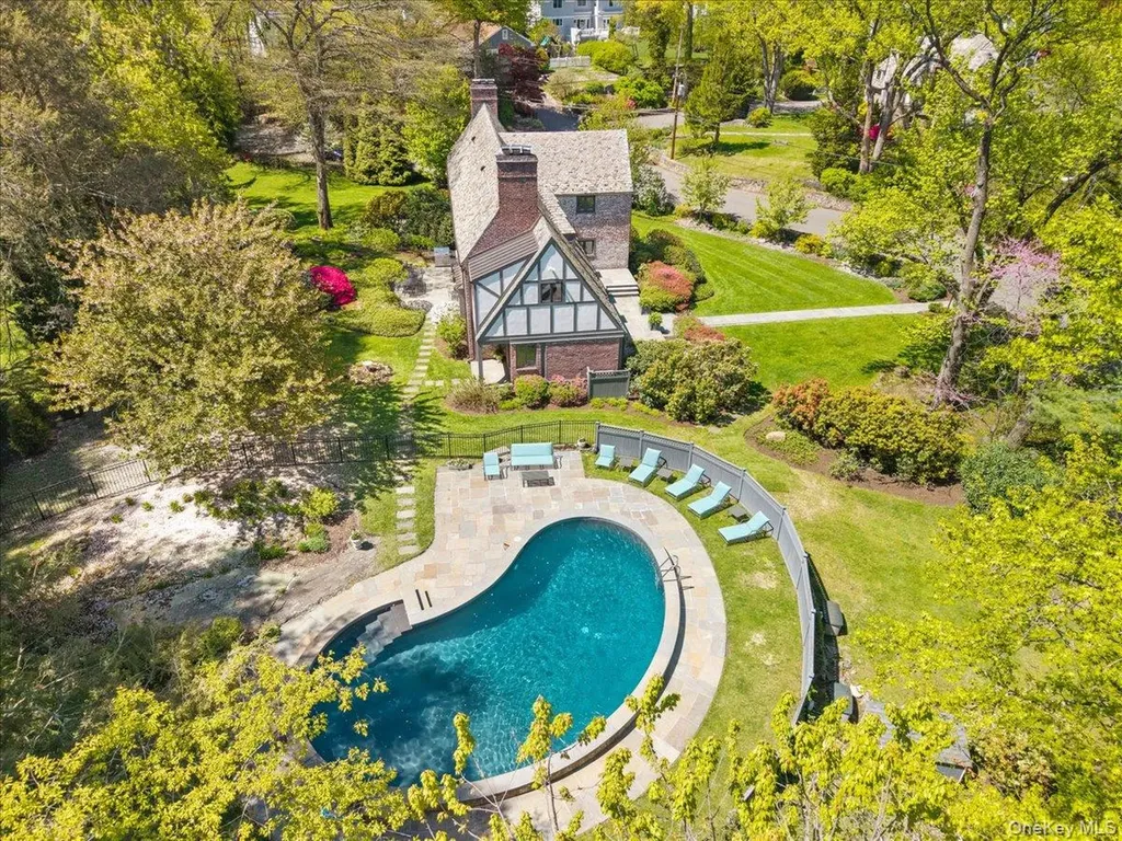 1 Dundee Road Larchmont NY 10538
