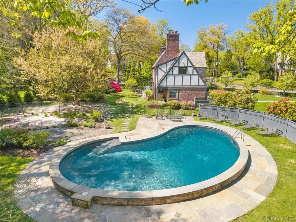 1 Dundee Road Larchmont NY 10538