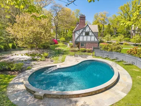 1 Dundee Road Larchmont NY 10538