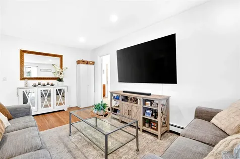 24 Carhart Avenue White Plains NY 10605