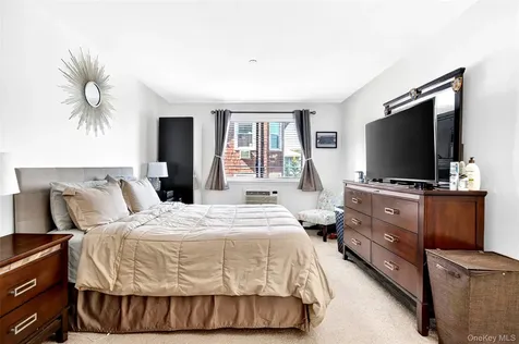24 Carhart Avenue White Plains NY 10605