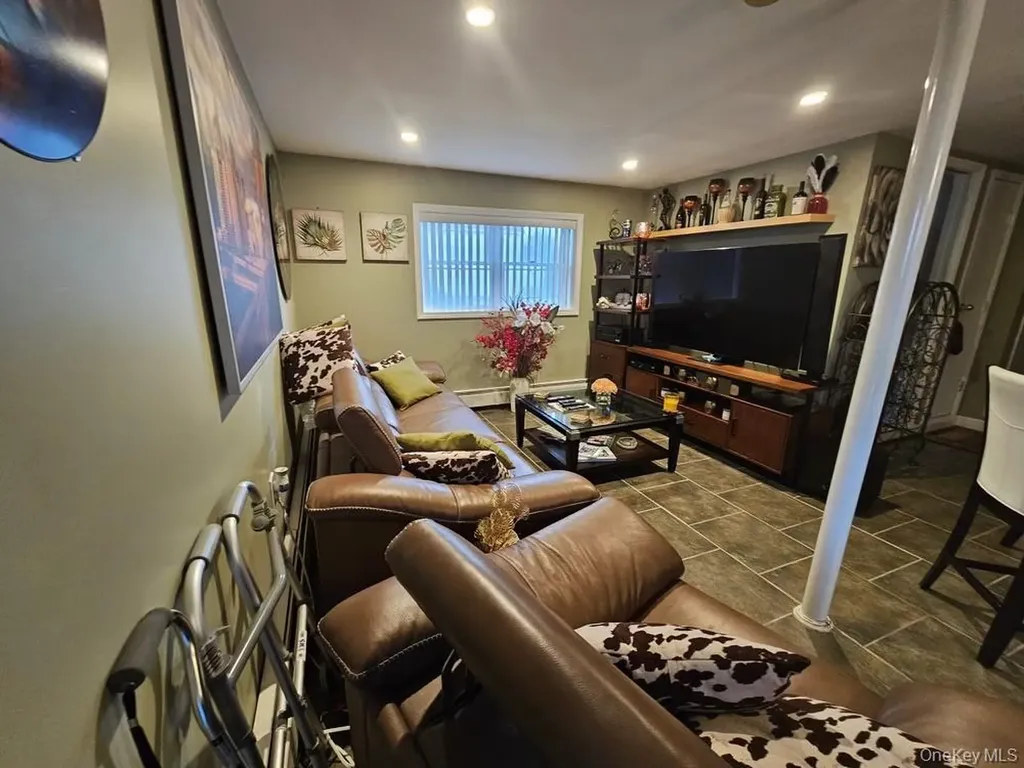 5 Ireland Place Copiague NY 11726