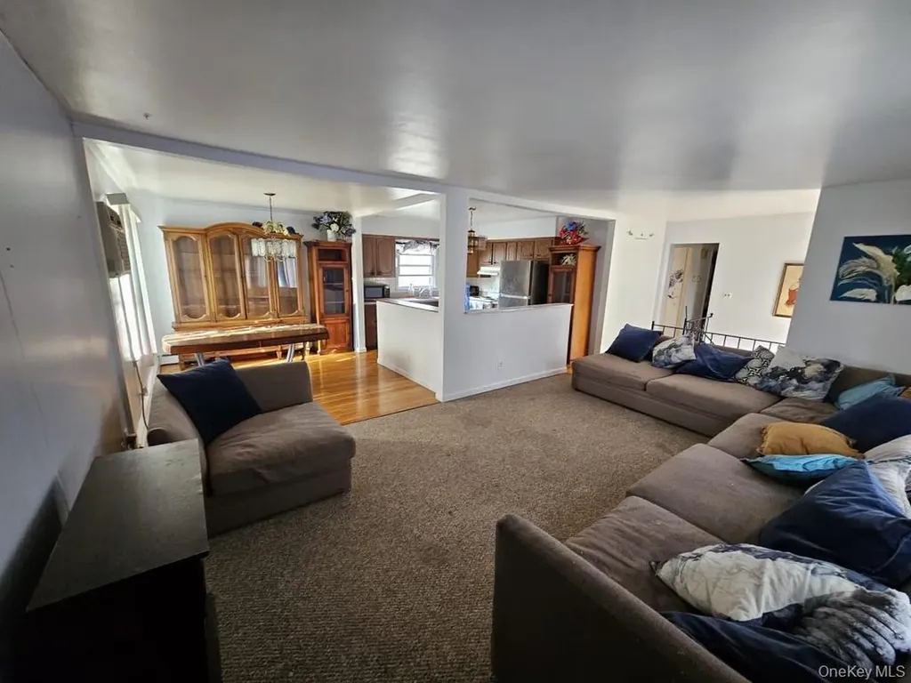 5 Ireland Place Copiague NY 11726