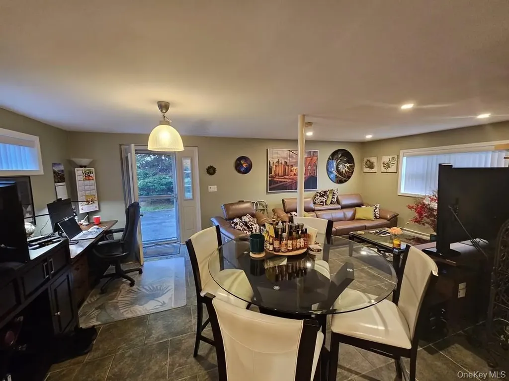 5 Ireland Place Copiague NY 11726