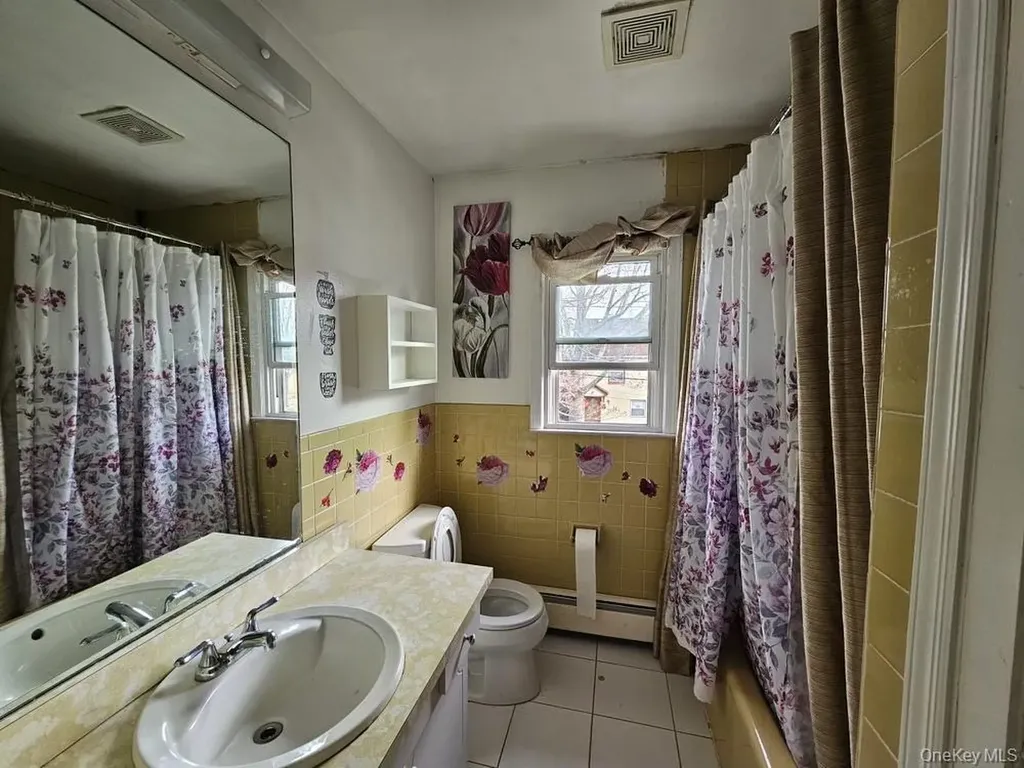 5 Ireland Place Copiague NY 11726