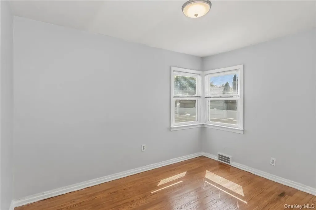 132 Wardwell Road Mineola NY 11501