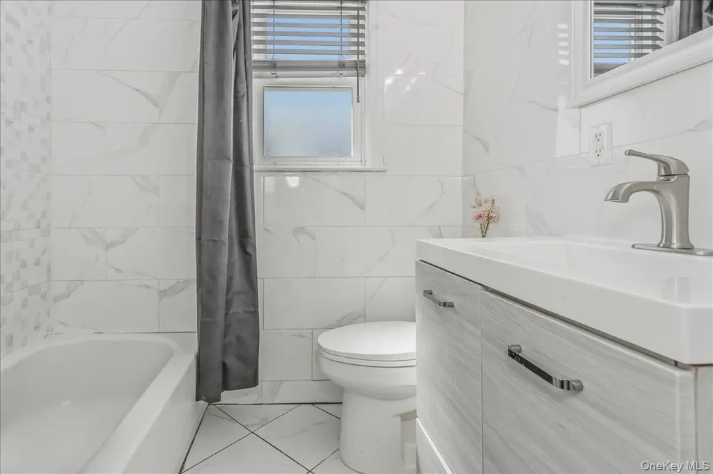 132 Wardwell Road Mineola NY 11501