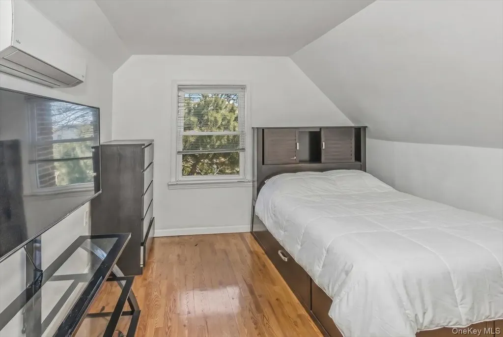 132 Wardwell Road Mineola NY 11501