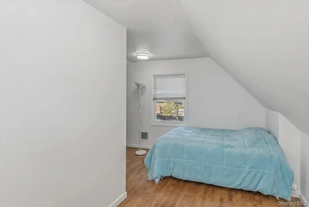 132 Wardwell Road Mineola NY 11501