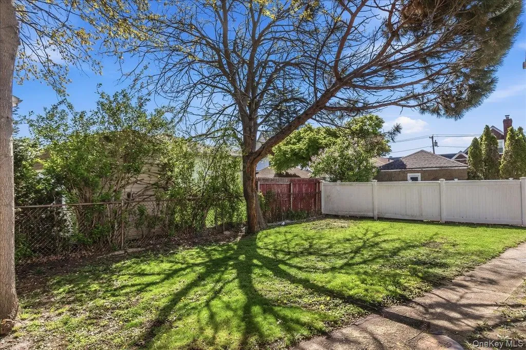 132 Wardwell Road Mineola NY 11501