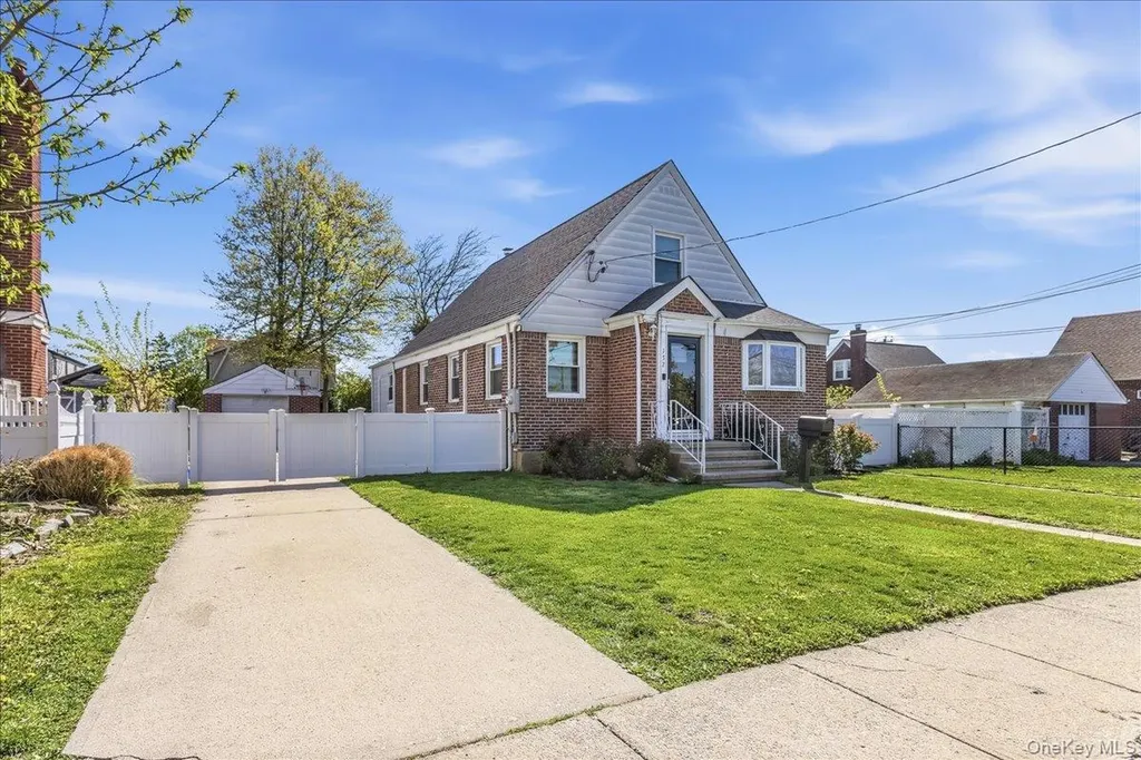 132 Wardwell Road Mineola NY 11501