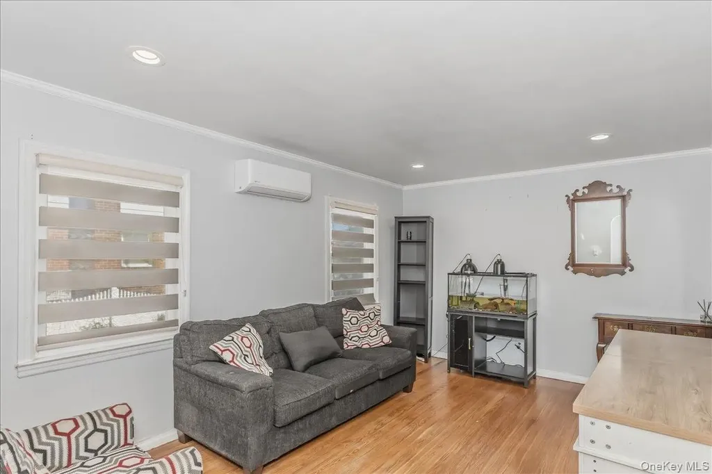 132 Wardwell Road Mineola NY 11501