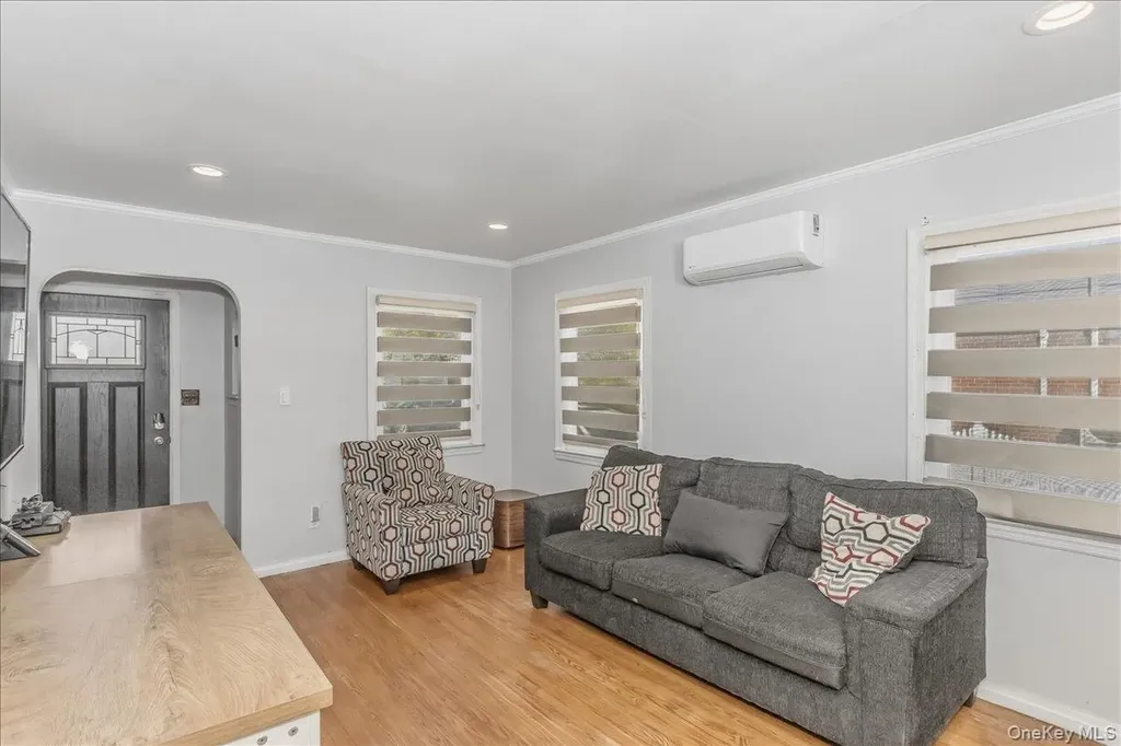 132 Wardwell Road Mineola NY 11501