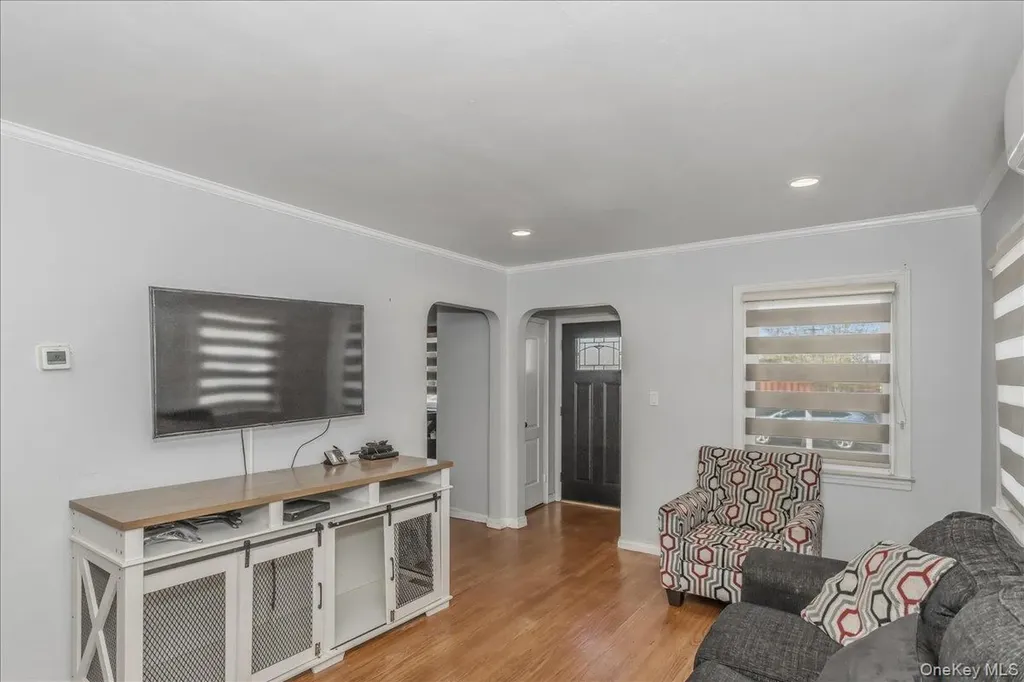 132 Wardwell Road Mineola NY 11501