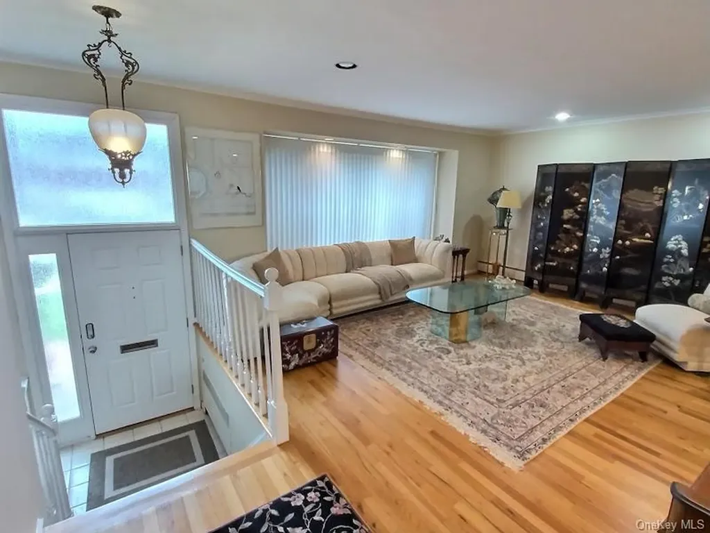 3421 Turf Road Oceanside NY 11572
