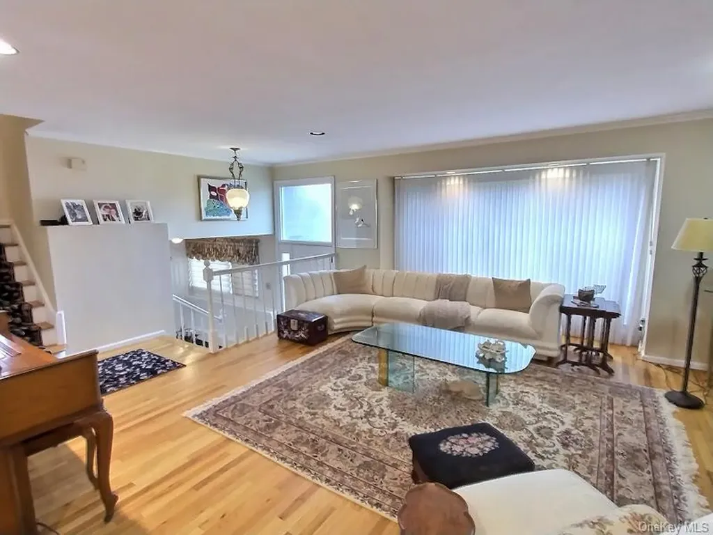3421 Turf Road Oceanside NY 11572