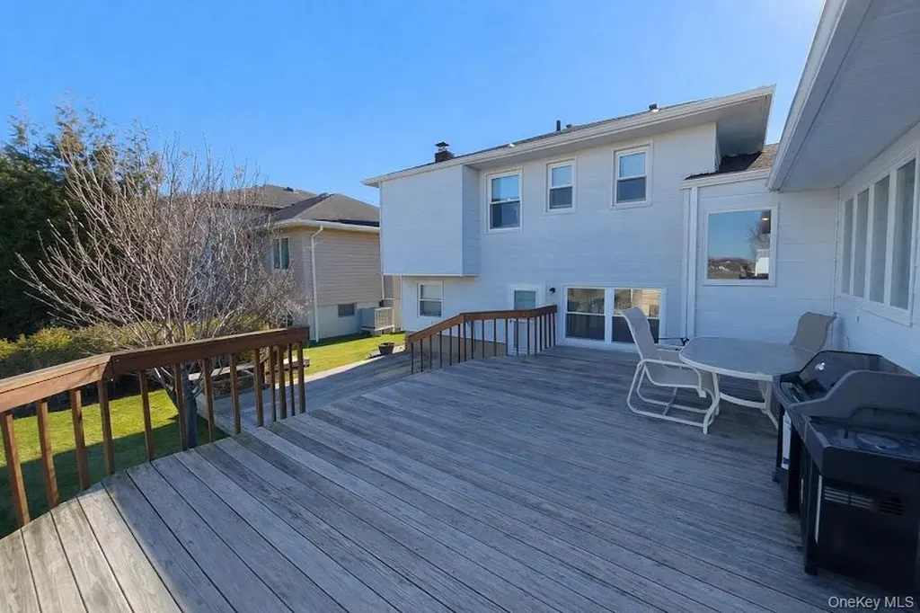 3421 Turf Road Oceanside NY 11572