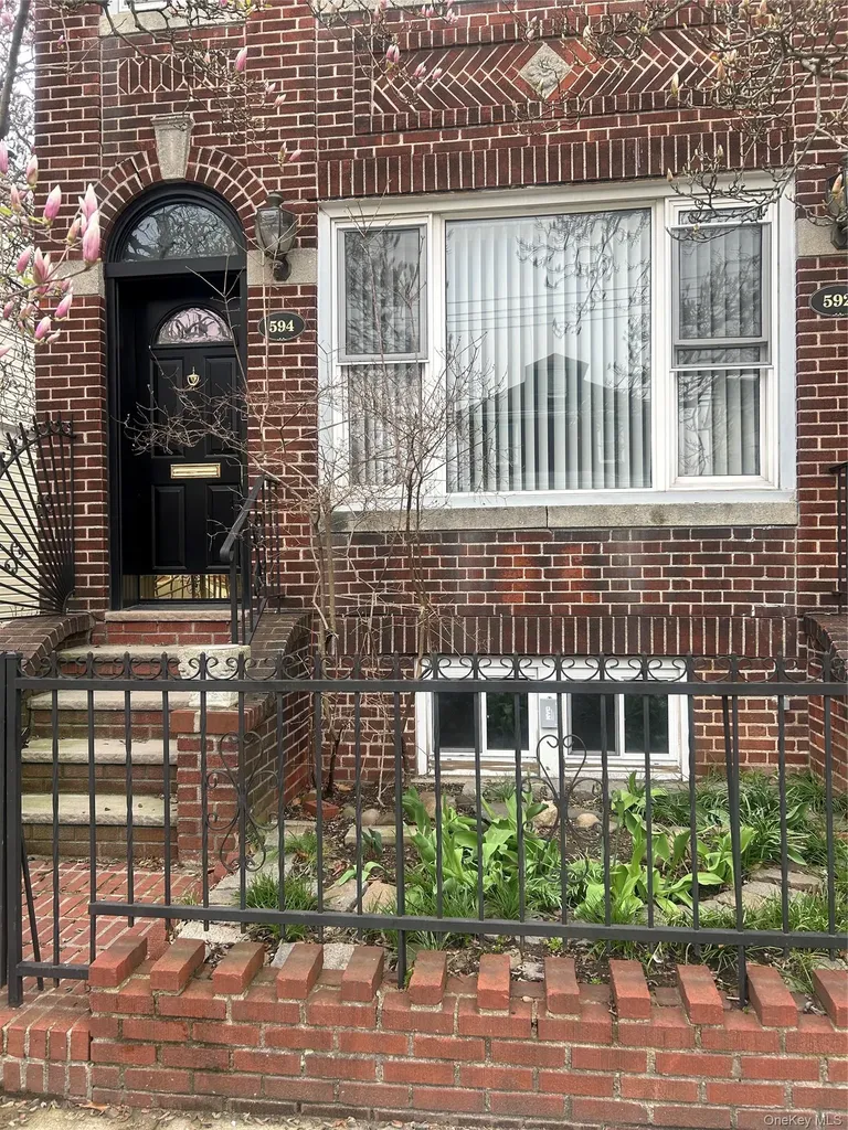 594 East 38th Street Brooklyn NY 11203